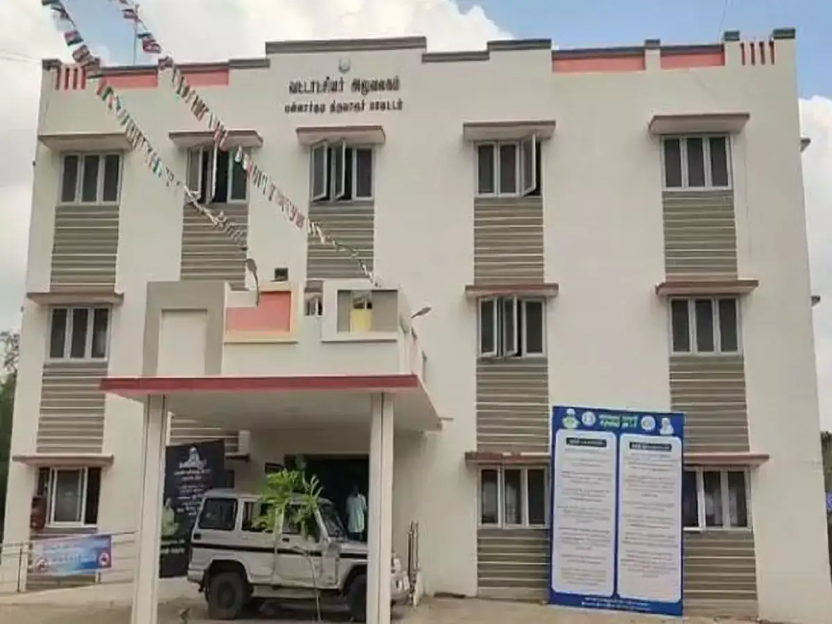 மன்னார்குடியில் வருவாய்த்துறையினர் காலவரையற்ற வேலை நிறுத்தம்! 