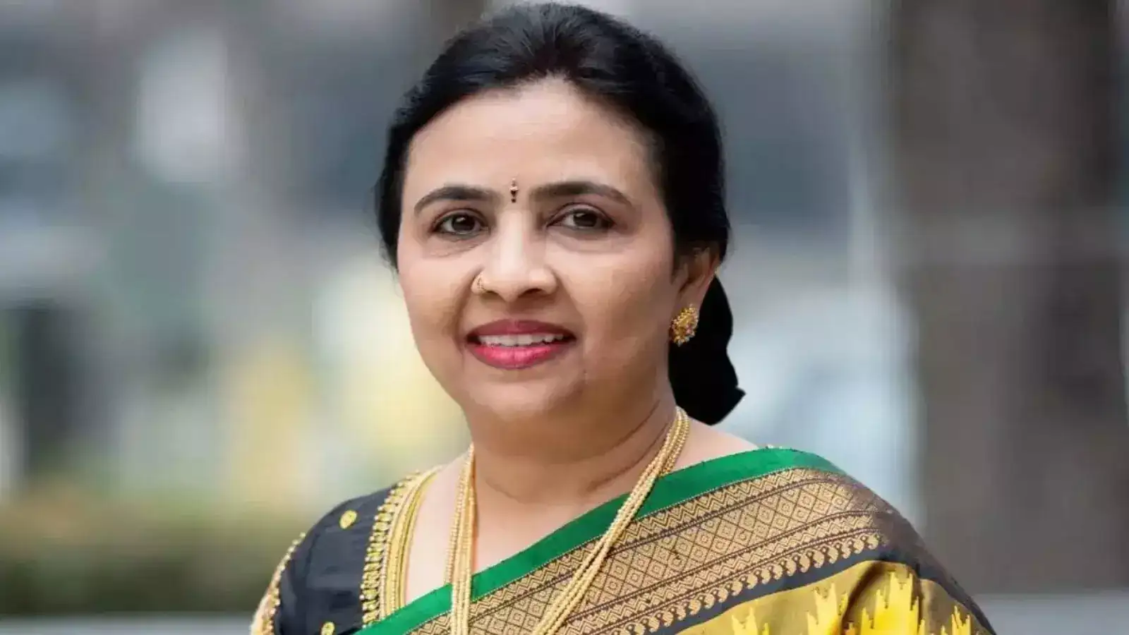 మహబూబాబాద్‌: కుప్పకూలిన వేదిక.. కాంగ్రెస్‌ నేత ఝాన్సీరెడ్డికి గాయాలు