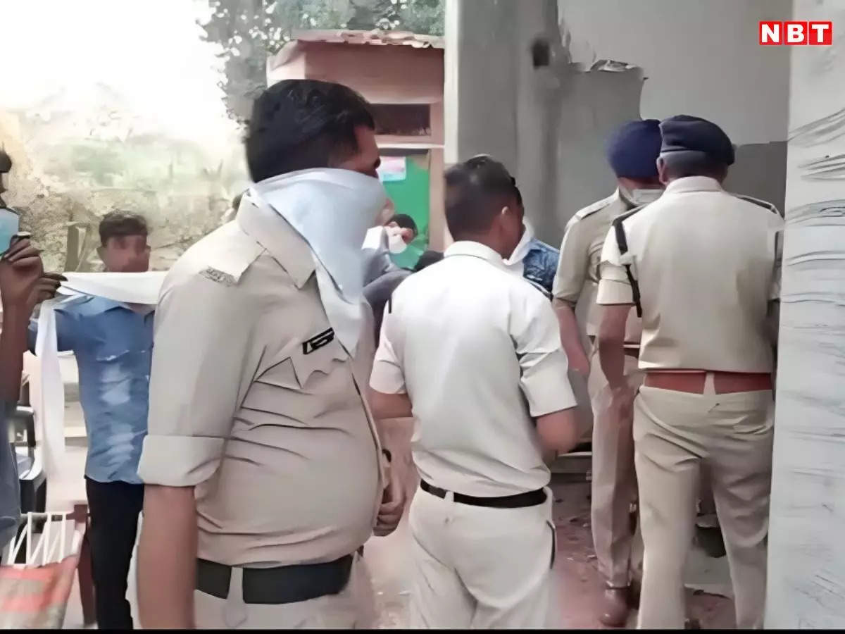​Gwalior News: The smell was coming from the home guard’s house in Gwalior, when the police came and opened the box, everyone was shocked.