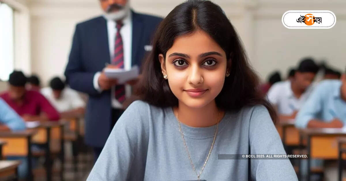 Madhyamik Exam 2024 : মায়ের কল পরীক্ষার্থীকে, ধরে ফেললেন পরিদর্শক! – madhyamik invigilator found mobile phone from a student in malda school
