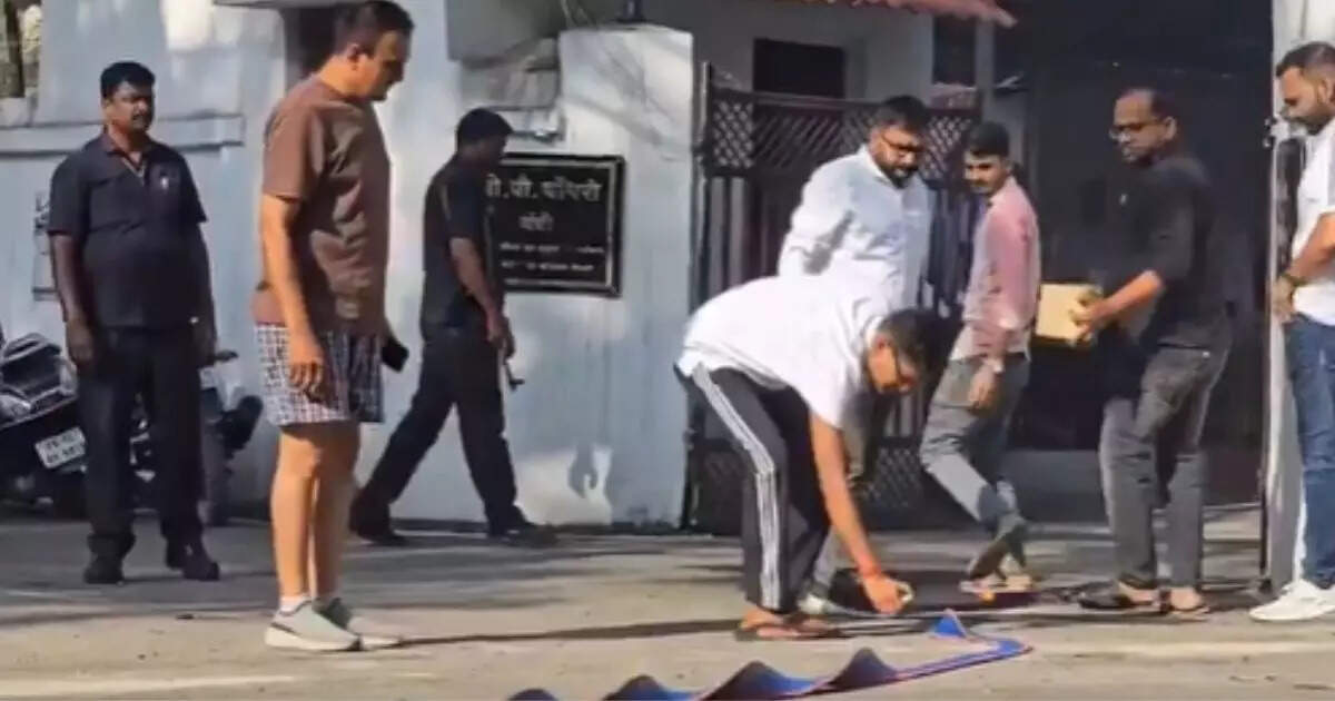 ऑपरेशन सिंदूर की सफलता पर मंत्री ने अनोखे अंदाज में मनाया जश्न, देखते रह गए सुरक्षा में लगे पुलिसकर्मी