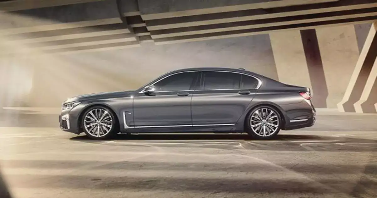 BMW 740I M: சென்னையில் பளபளனு வந்த புது ரூ. 1.8 கோடி பி.எம்.டபுள்.யூ. கார்: பின் சீட்ல இருந்தது யார் தெரியுமா? 