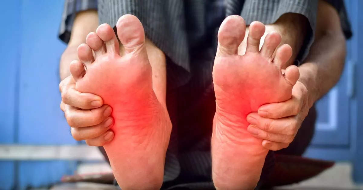 Are you also troubled by burning sensation in the soles of your feet? This can be a sign of diabetes, consult a doctor immediately