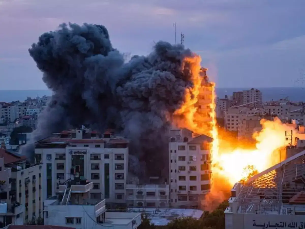 விரிவடையும் போர்.. இஸ்ரேல் மீது லெபனான் சரமாரி தாக்குதல்... உச்சக்கட்ட பதற்றம்! 