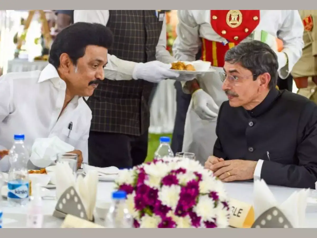 சட்டமன்றத்தில் வச்சி செஞ்ச முதல்வர் ஸ்டாலின் : அவசர அவசரமாக டெல்லிக்கு கிளம்பும் ஆளுநர் - யாருடன் மீட்டிங் தெரியுமா? 