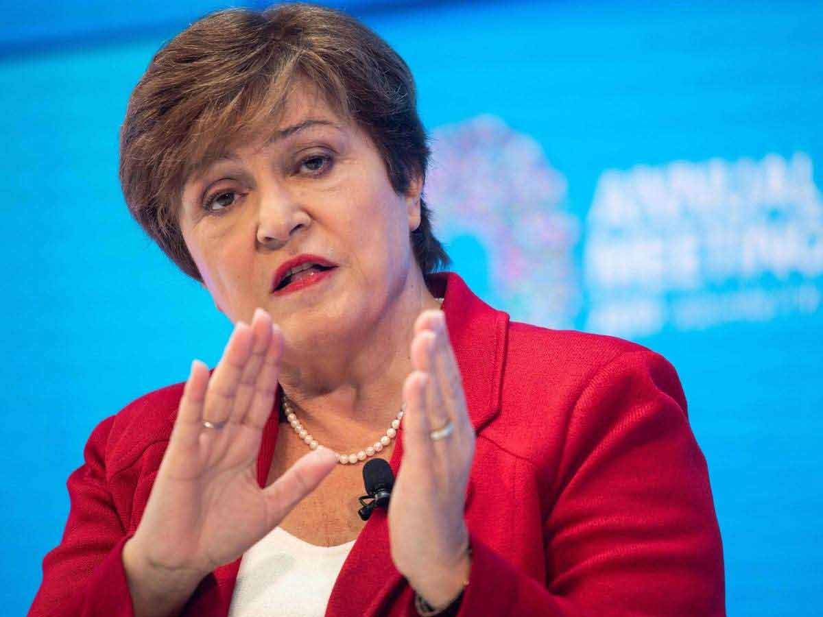 Kristalina Georgieva,IMF प्रमुख क्रिस्टलीना जॉर्जीवा के शौक बड़े 'आम', अब  रख रहीं दुनियाभर के माल-मत्ते का हिसाब - the life story of new imf chief kristalina  georgieva - Navbharat Times