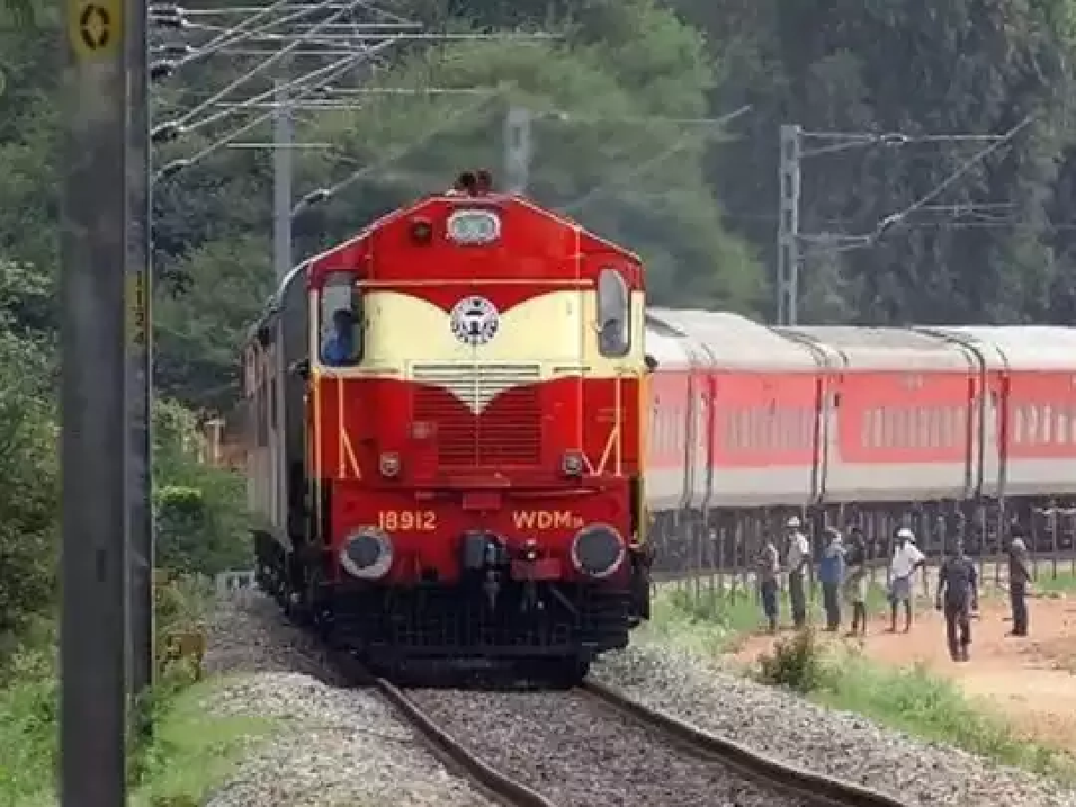 मराठवाड्यातून दक्षिणेत जाणाऱ्यांसाठी मोठी बातमी; रेल्वे विभागाचा मोठा निर्णय, काय घडलं?