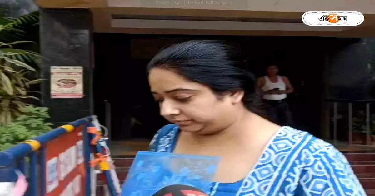 Jyotipriya Mallick Daughter : হাতে নথি নিয়ে সিজিওতে মন্ত্রী কন্যা, সাংবাদিকদের প্রশ্নে হারালেন মেজাজ – jyotipriya mallick daughter expressed annoyance at returning from ed office due to jyotipriya mallick case