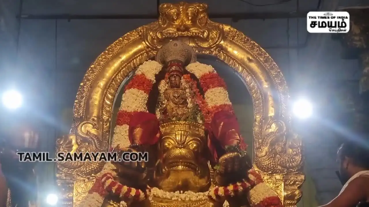 காஞ்சிபுரம் வரதராஜ பெருமாள் கோவில்; வடகலை, தென்கலை ஐயர்கள் இடையே மோதல்... பக்தர்கள் முகம் சுழிப்பு 