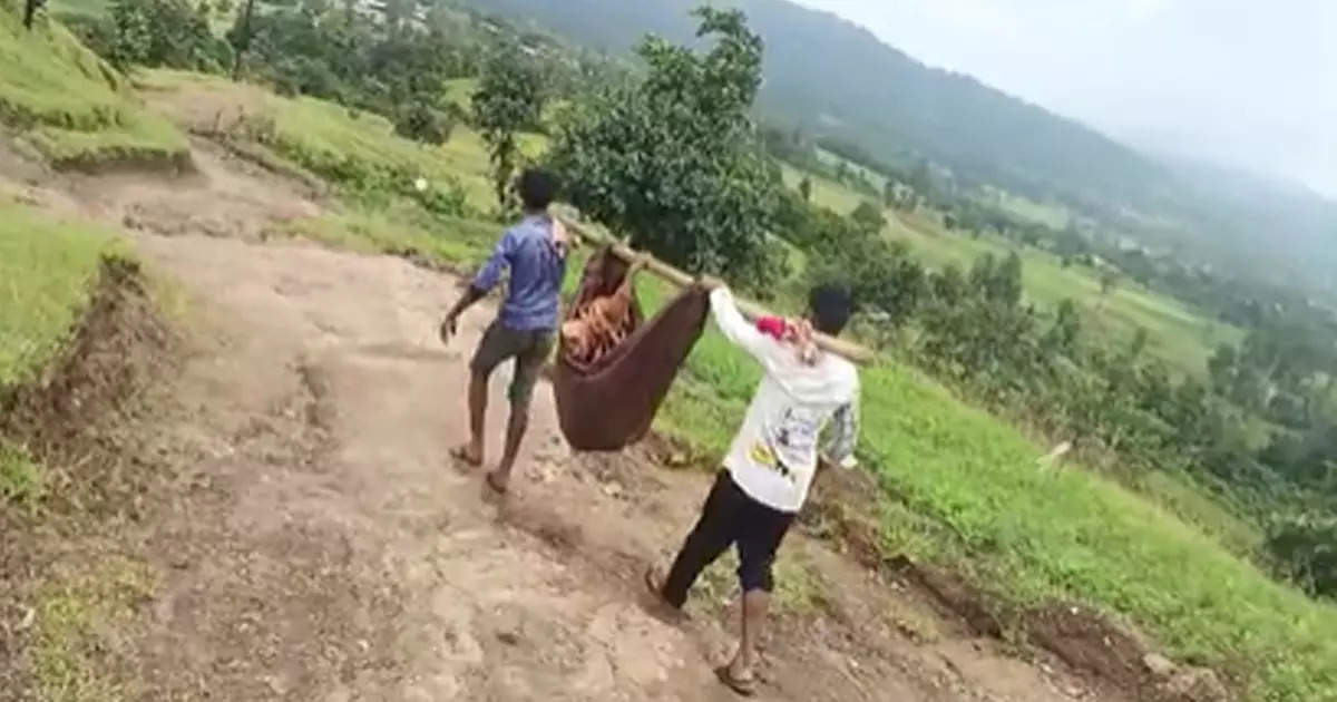 चिंताजनक! स्वातंत्र्याला झाली ७६ वर्षे, तरी नाशिकमधील आदिवासी बांधव सोयीसुविधांपासून वंचित