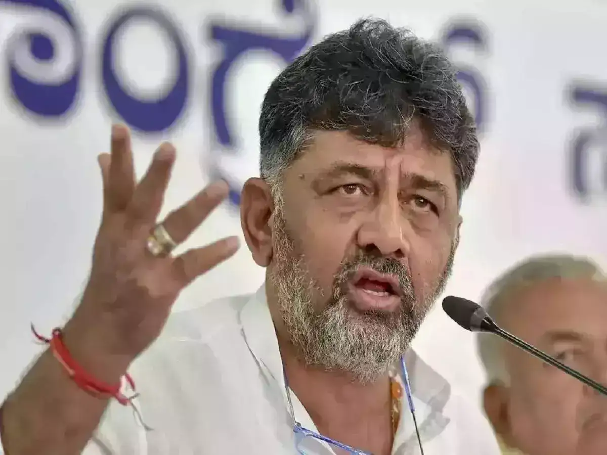 டிகே சிவக்குமார் கறார் ஆர்டர்... கொஞ்சம் வாயை அடக்கி வைங்க... கசியும் உட்கட்சி சீக்ரெட்... கடுப்பான காங்கிரஸ்! 