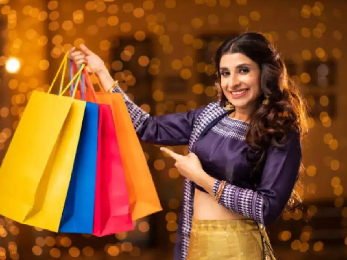 தீபாவளி ஷாப்பிங் பண்ணியாச்சா? இதோ சூப்பர் வாய்ப்பு.. கம்மி விலைக்கு கிடைக்கும்! 