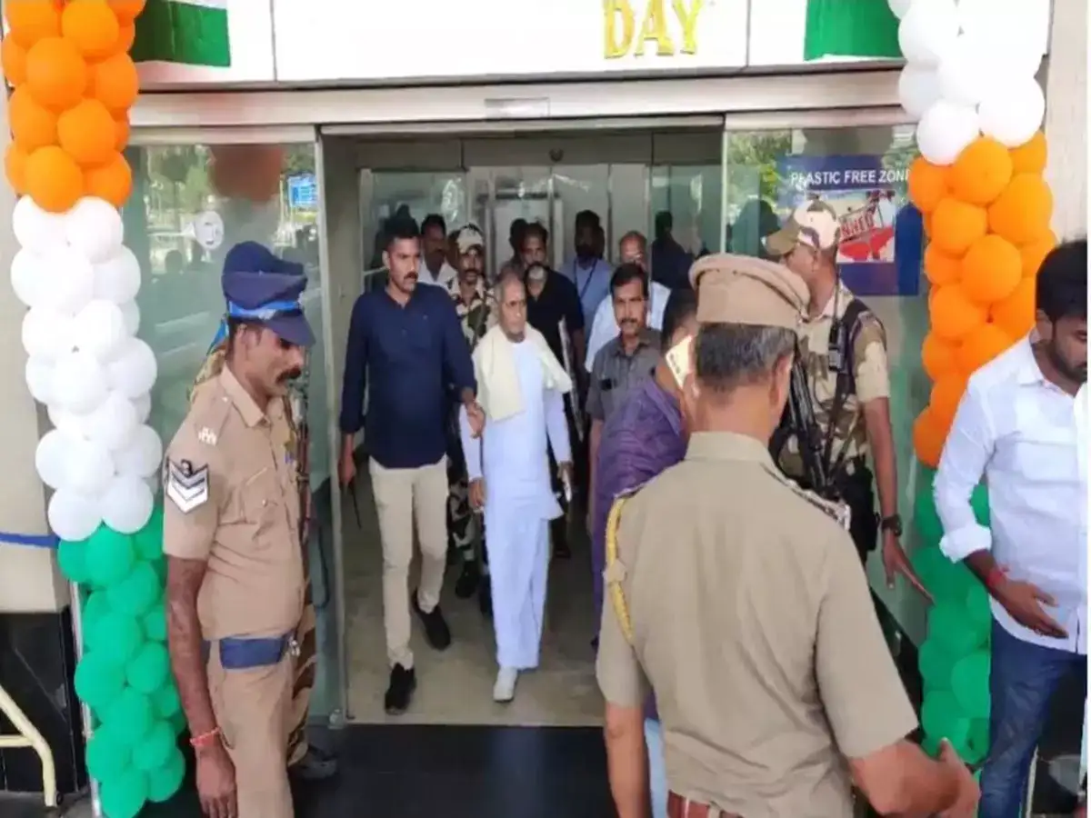 மகளின் இறுதிச் சடங்கு! கனத்த இதயத்துடன் தனி விமானம் மூலம் மதுரை வந்த இளையராஜா! 