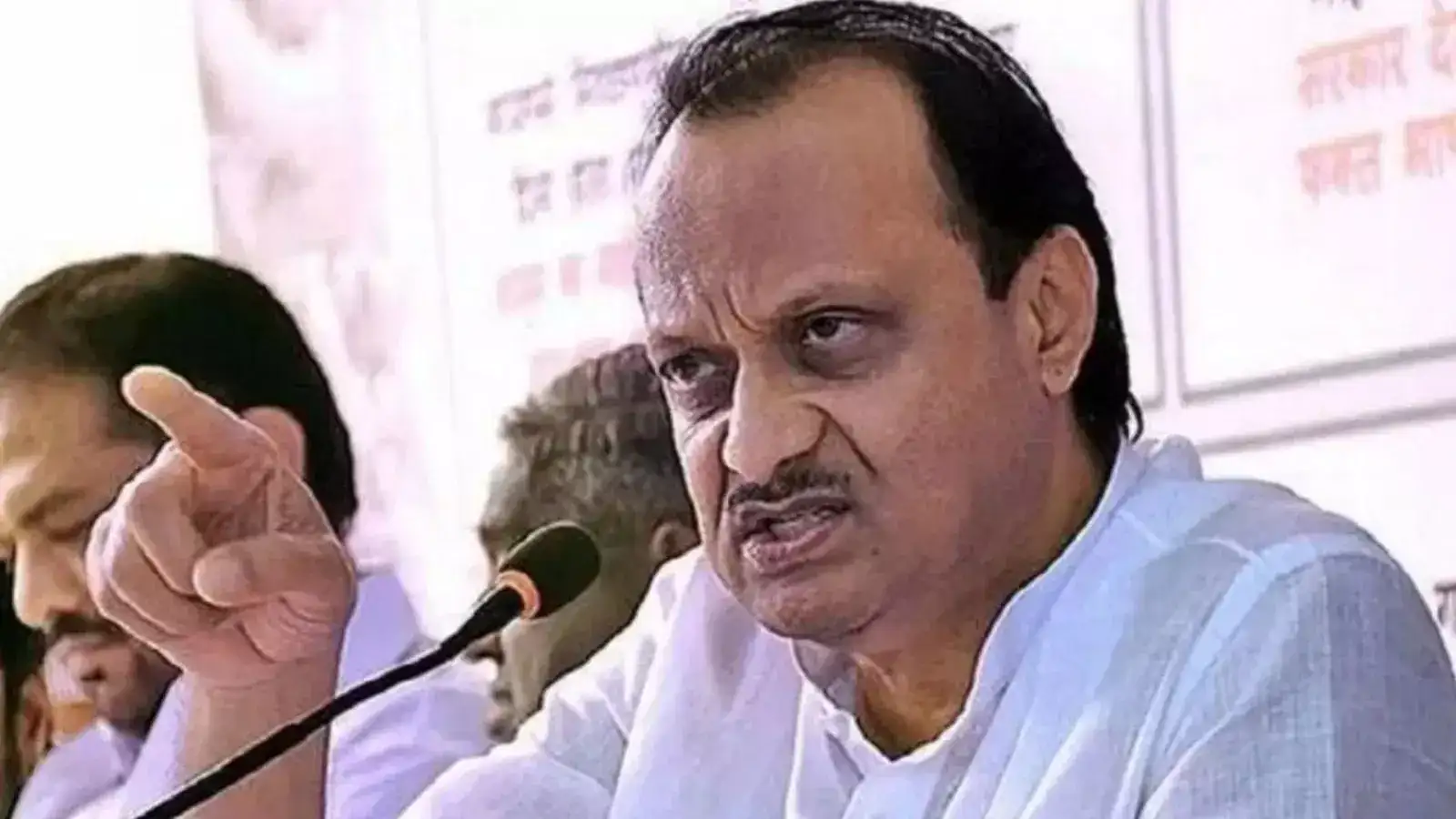 ‘आता कुणाचे लाड करणार नाही, आका का फाका चालणार नाही’, अजित पवार बीडमध्ये कुणाला बोलले? ‘आता कुणाचे लाड करणार नाही, आका का फाका चालणार नाही’, अजित पवार बीडमध्ये कुणाला बोलले?