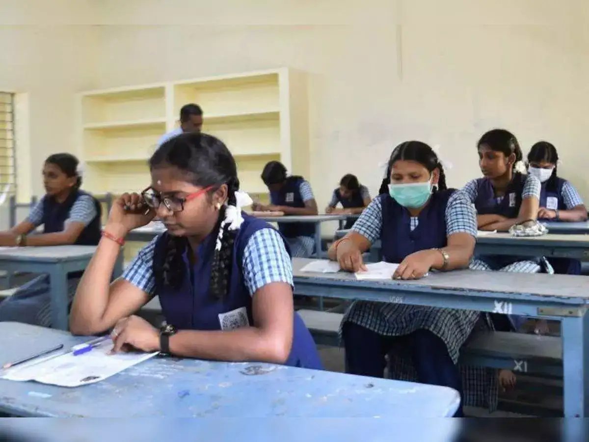 12ஆம் வகுப்பு மாணவர்களுக்கு முக்கிய தகவல்... பொதுத்தேர்வு எழுத ரெடியா? எமிஸ் அப்டேட்... ரூல்ஸ் இதுதான்! 