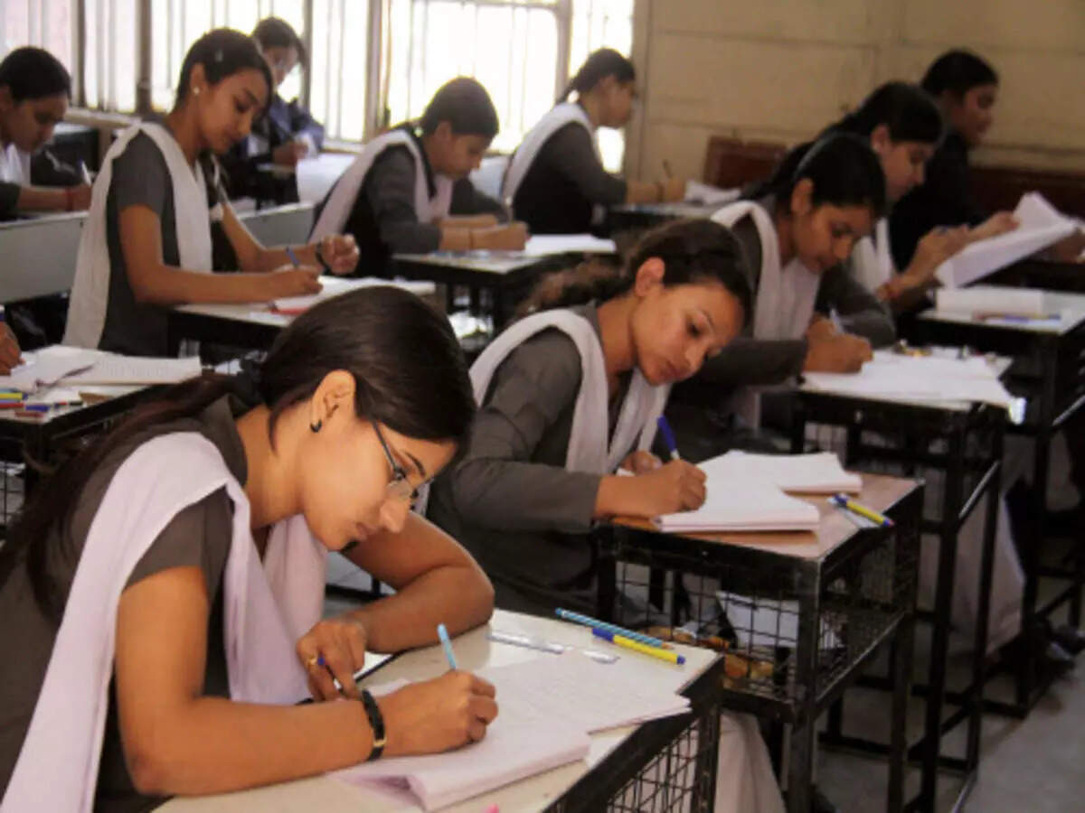 Bihar Mohtihari News: बिहार में बच्चों पर खतरा! परीक्षा के समय एग्जाम हॉल में 20 छात्रा हुईं बेहोश