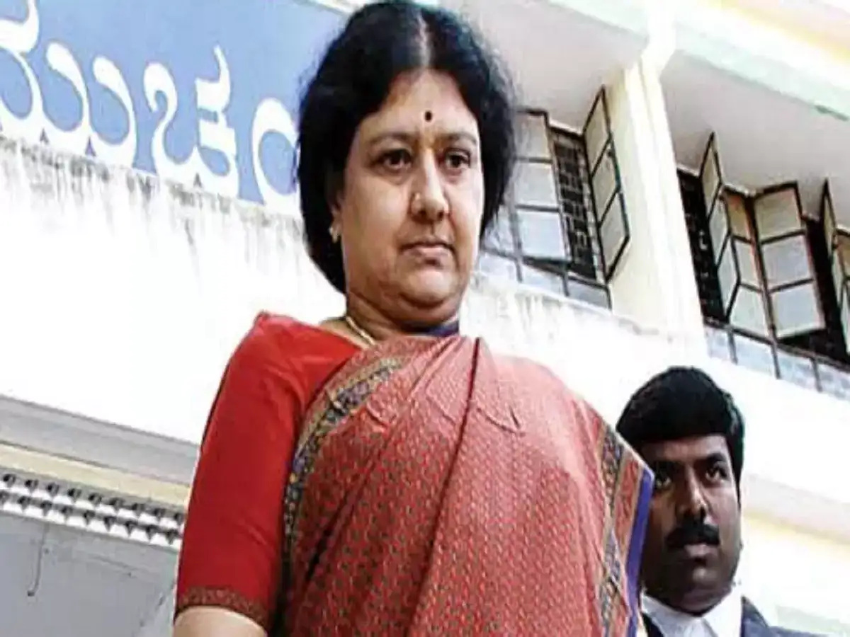 நாங்க பேசுறவங்க கிடையாது.. செய்கைல இறங்குறவங்க.. நான் யாருனு காட்டுறேன்.. கண் சிவந்து பேசிய சசிகலா 