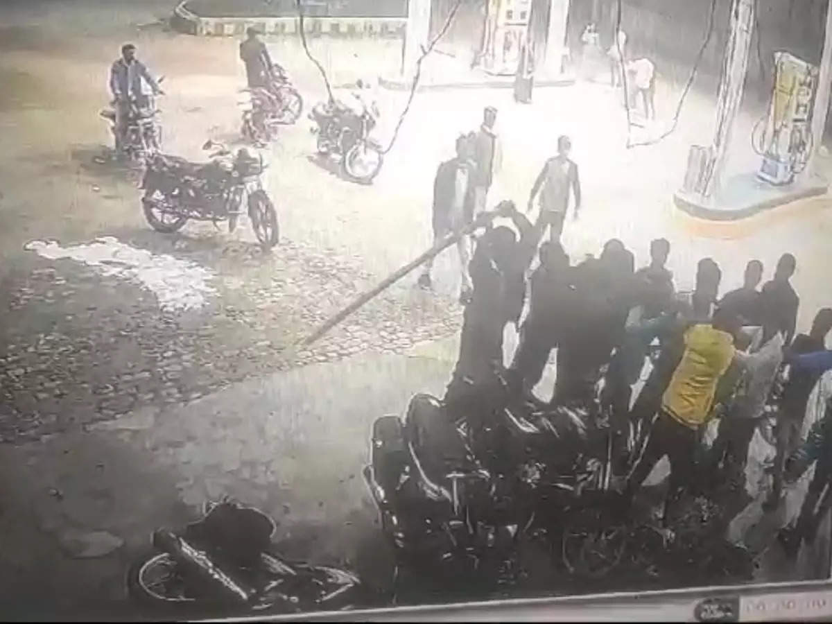 Ruckus over refusal to give petrol, miscreants chased and beat up employees, incident captured in CCTV