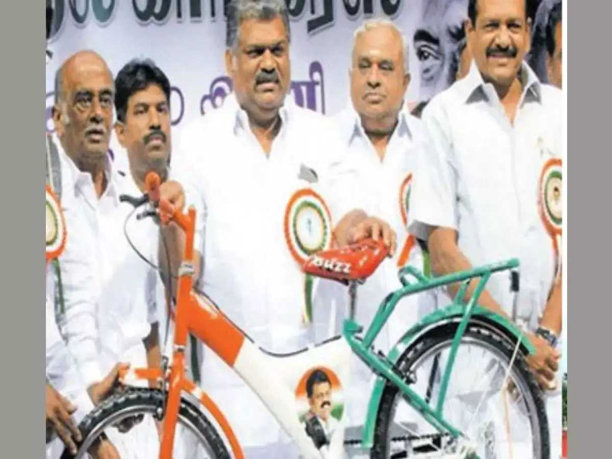 சைக்கிளில் பயணம் செய்ய துடிக்கும் தமாகா: அதிமுகவா, பாஜகவா யாருடன் கூட்டணி? 