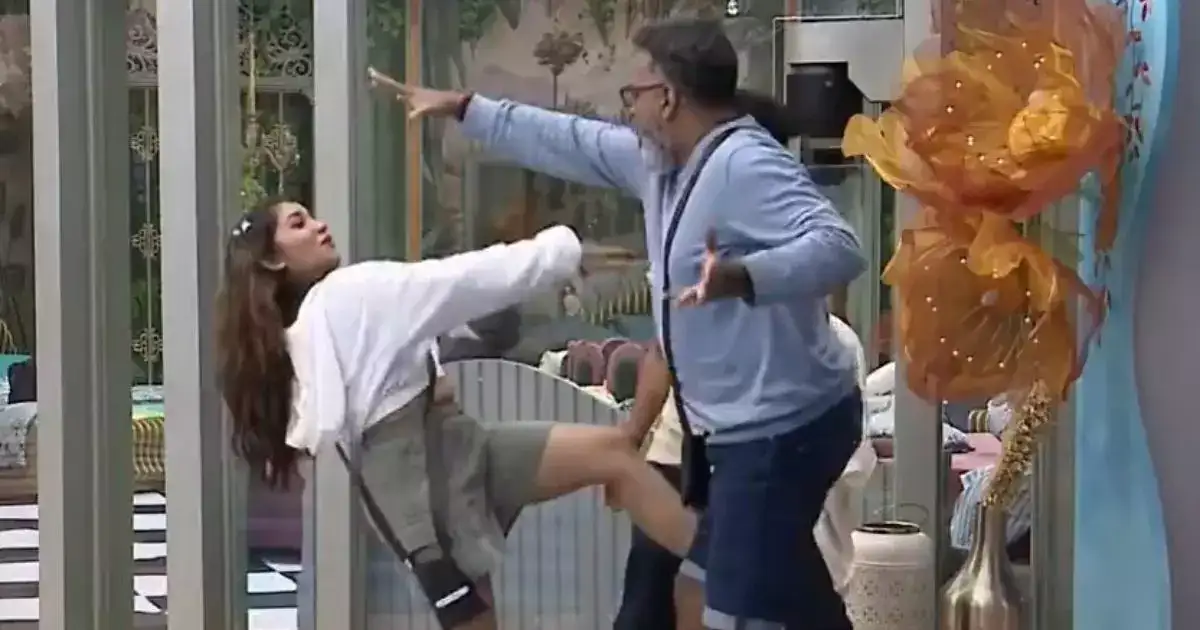 பிக் பாஸ் 7 வீட்டில் பயங்கர சண்டை: அடி வாங்கி உருண்டு விழுந்த ரவீணா, குத்து வாங்கிய யுகேந்திரன் 