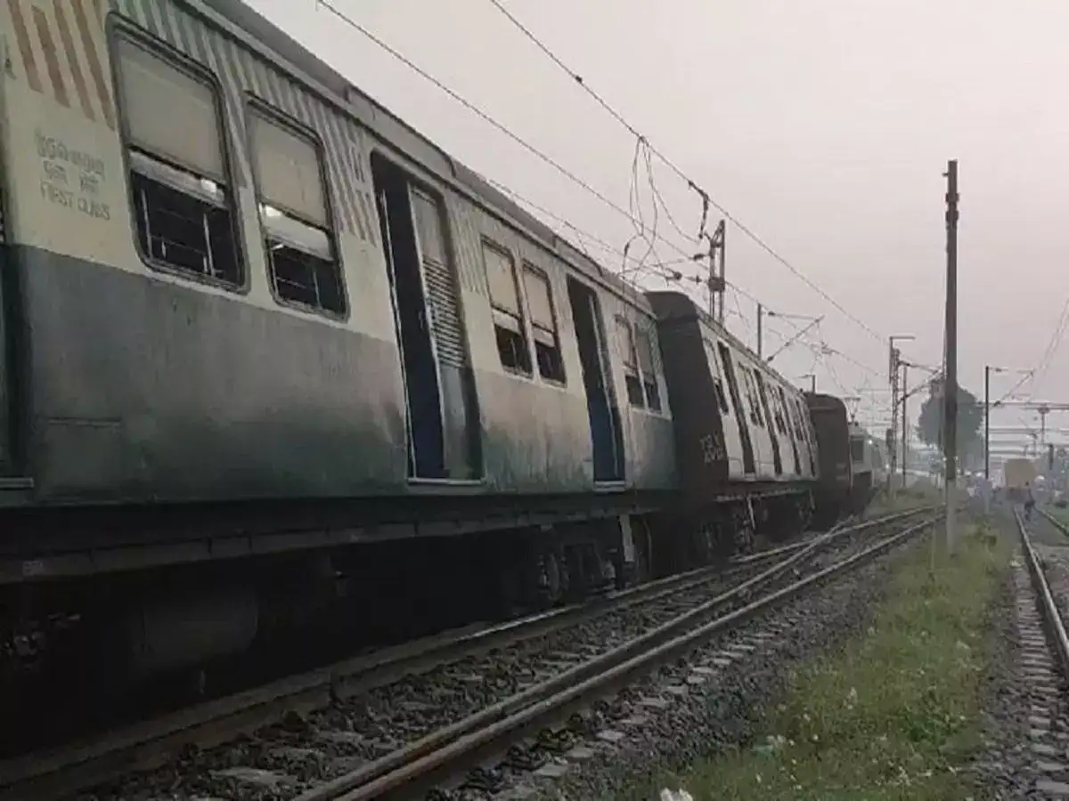 ஆவடியில் மின்சார ரயில் தடம் புரண்டு விபத்து! சென்னை ரயில் சேவைகள் பாதிப்பு! 