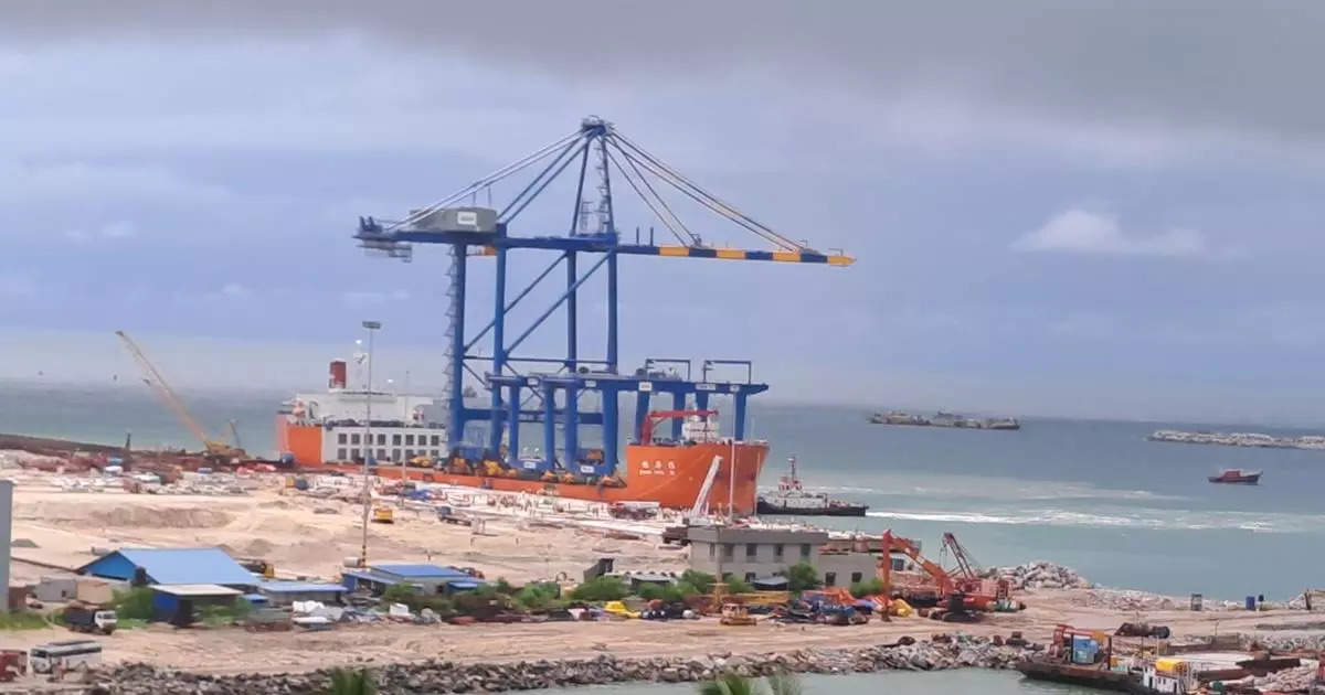 Shenhua 15: The First Ship at Vizhinjam Port with Cranes from China