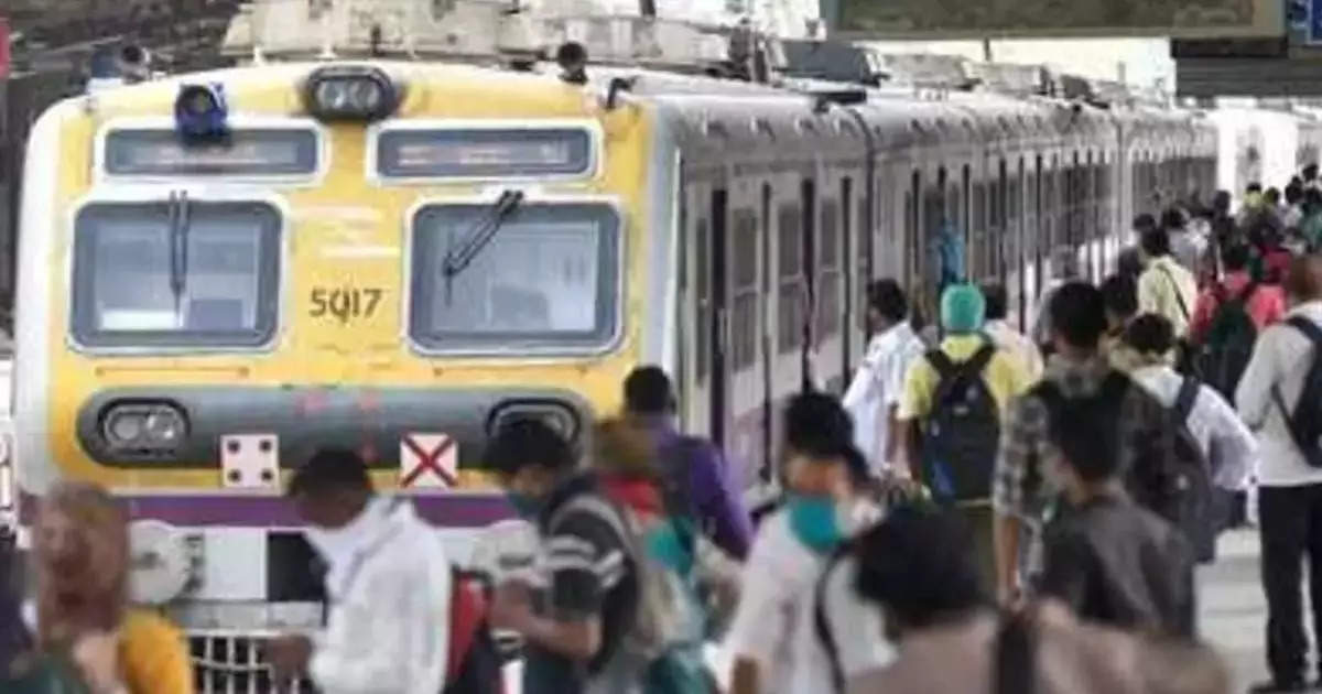 Mumbai Local: मध्य अन् पश्चिम रेल्वेचा प्रवाशांना मोठा दिलास, भाऊबीजेला लोकल पूर्ण क्षमतेने