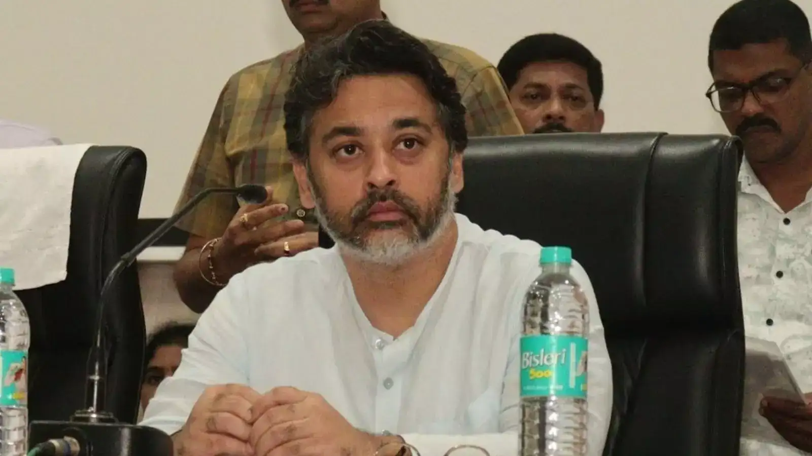 Ratnagiri News : कोकणात भाजपला धक्के, निलेश राणेंच्या जवळच्या नेत्याची सोडचिठ्ठी, राजीनामा सत्रामुळे भाजपची गोची? Ratnagiri News : कोकणात भाजपला धक्के, निलेश राणेंच्या जवळच्या नेत्याची सोडचिठ्ठी, राजीनामा सत्रामुळे भाजपची गोची?