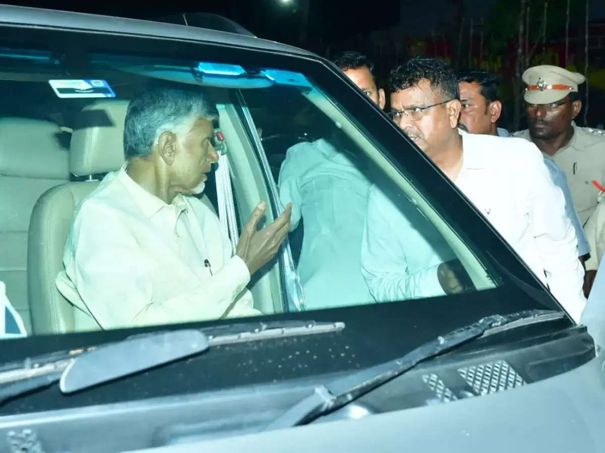 சந்திரபாபு நாயுடுவிடம் விடிய விடிய விசாரணை.. கோர்ட்டில் ஆஜர்படுத்திய போலீஸ்.. நடந்தது என்ன? 