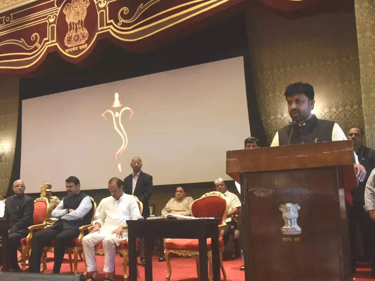 गरीब कुटुंबातून आलेला कार्यकर्ता, अजितदादांचा निष्ठावान, दोनदा मंत्रीपद, कोण आहे संजय बनसोडे? गरीब कुटुंबातून आलेला कार्यकर्ता, अजितदादांचा निष्ठावान, दोनदा मंत्रीपद, कोण आहे संजय बनसोडे?