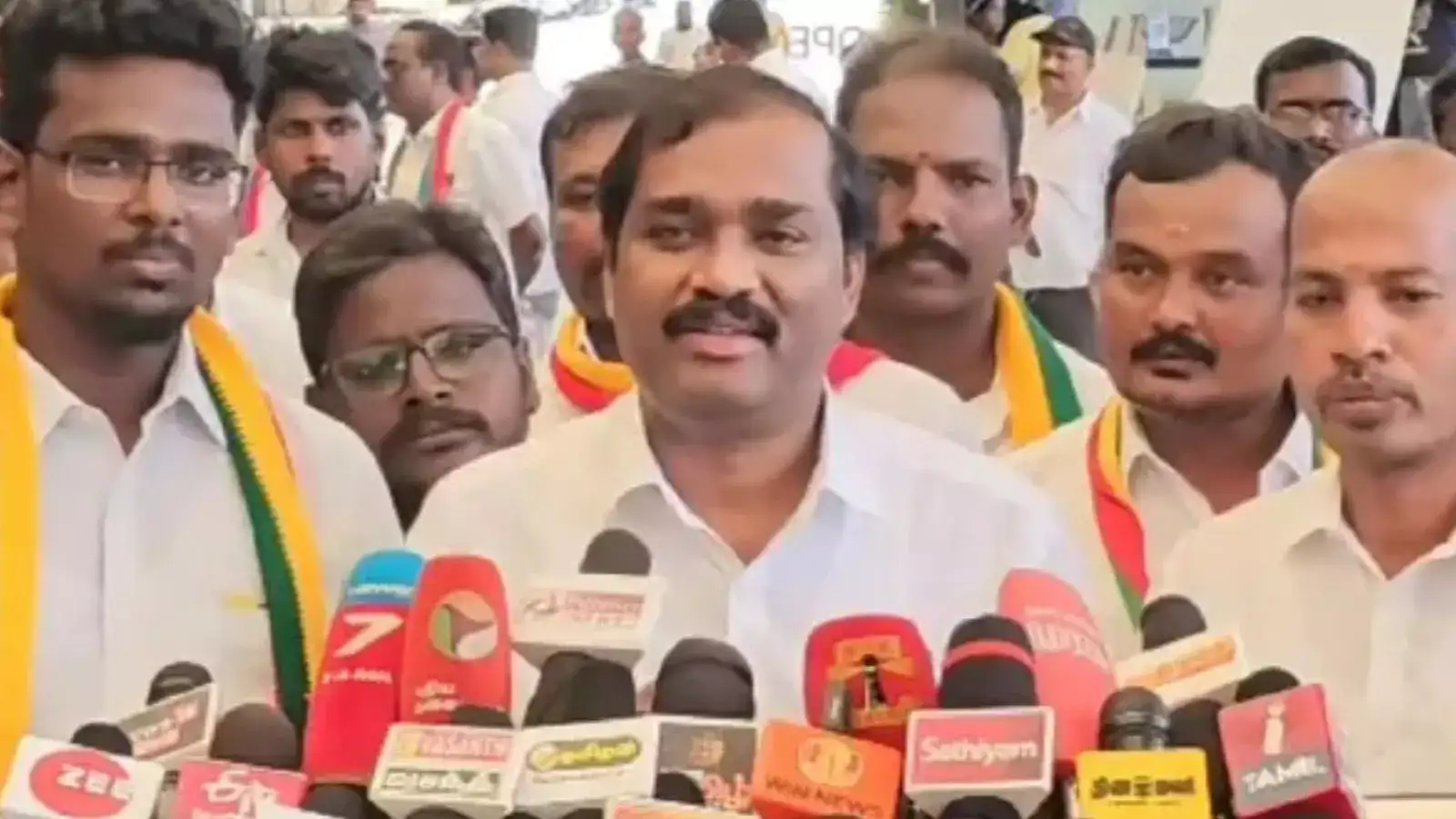 தமிழ்நாட்டில் வெளிமாநிலத்தவர் ஆதிக்கம்.. முதல்வர் உடனே இத செய்யணும்.. வேல்முருகன் வைத்த டிமாண்ட் 