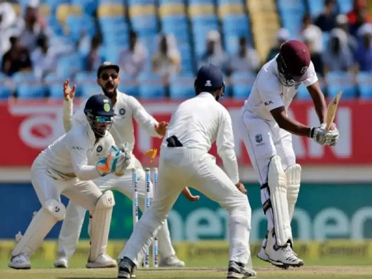 IND vs WI: 'சூப்பர் பா'... சர்வதேச கிரிக்கெட்டில்.. 700 விக்கெட்களை வீழ்த்திய இந்திய பௌலர்.. குவியும் வாழ்த்துக்கள்! 