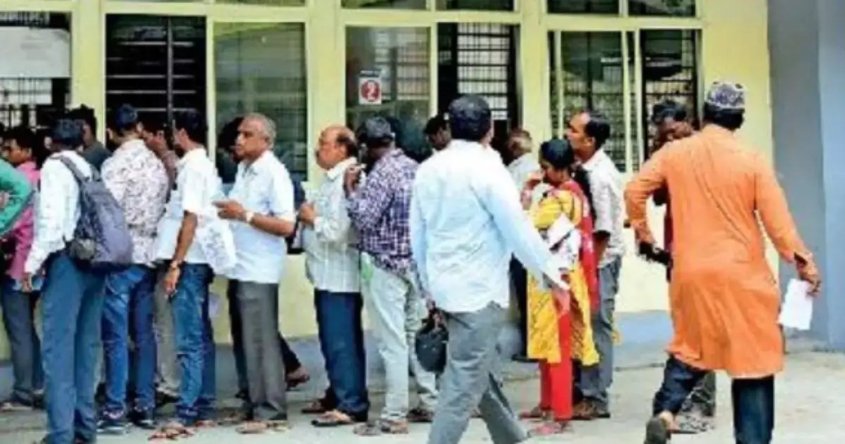 ಹಾಸನ, ಸಕಲೇಶಪುರ ಸಾರಿಗೆ ಕಚೇರಿಯಲ್ಲಿ ಸಿಬ್ಬಂದಿ ಕೊರತೆ; ವಾಹನ ಮಾಲಿಕರಿಗೆ ಪರದಾಟ ...