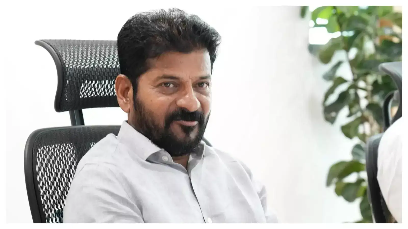 Cm Revanth Reddy Delhi Tour,ఢిల్లీకి రేవంత్ రెడ్డి.. ఆ భేటీలో సెంటర్ ఆఫ్  ఎట్రాక్షన్‌గా తెలంగాణ సీఎం! - telangana cm revanth reddy to visit delhi to  attend cwc meeting - Samayam Telugu
