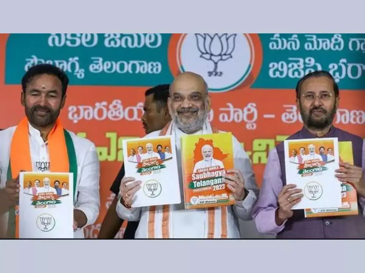 மாணவிகளுக்கு லேடாப்.. ரூ.2 லட்சம் நிலையான வைப்புத் தொகை.. இலவச சிலிண்டர்கள்.. அயோத்திக்கு ஃபிரி ட்ரிப்.. வாக்குறுதிகளை அள்ளிவிட்ட பாஜக! 