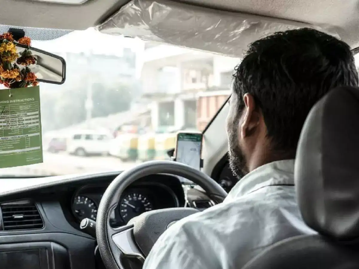 டாக்ஸி ஓட்டுநர்களுக்கு ரூ. 5 லட்சம்.. இன்சூரன்ஸ் திட்டத்தை அறிவித்த முதல்வர்! 