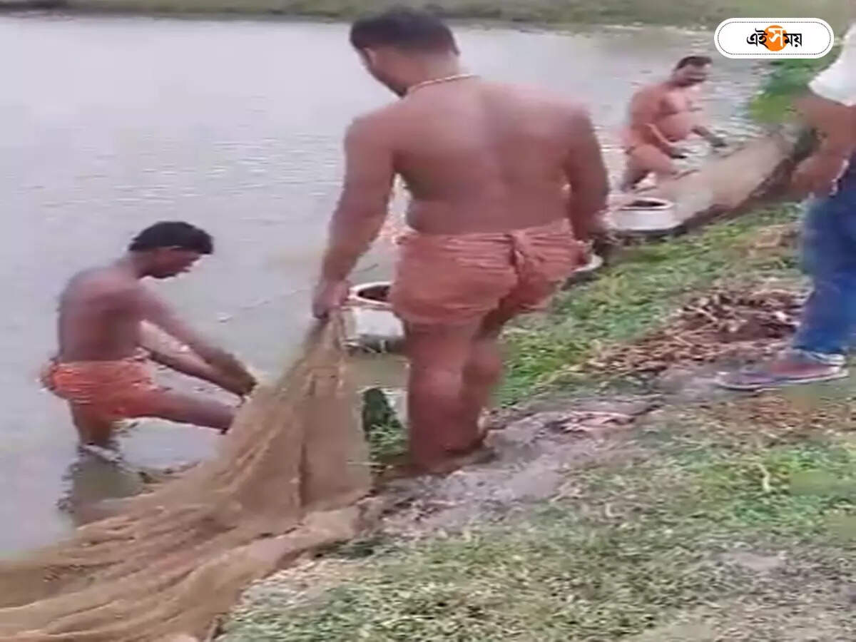 Uttar Dinajpur : মাছের বদলে জালে উঠল ব্যালট বাক্স! করণদিঘিতে অবাক কাণ্ড – in karandighi while casting nets in the pond for fishing ballot box came up