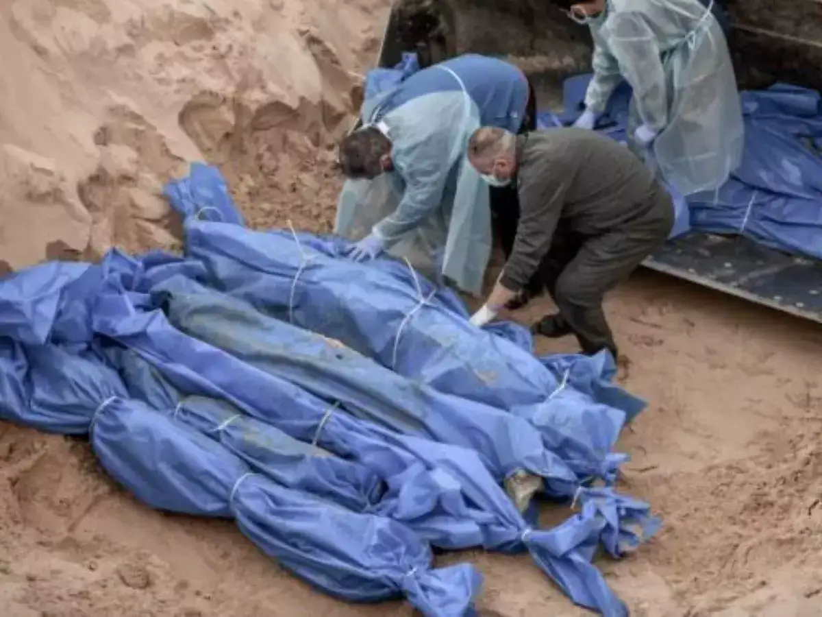 கண்கள், கை கால்கள் கட்டப்பட்ட நிலையில் குவியல் குவியலாக சடலங்கள்... அதிர்ச்சியில் உறைந்த காசா.. சர்வதேச விசாரணைக்கு கோரிக்கை! 