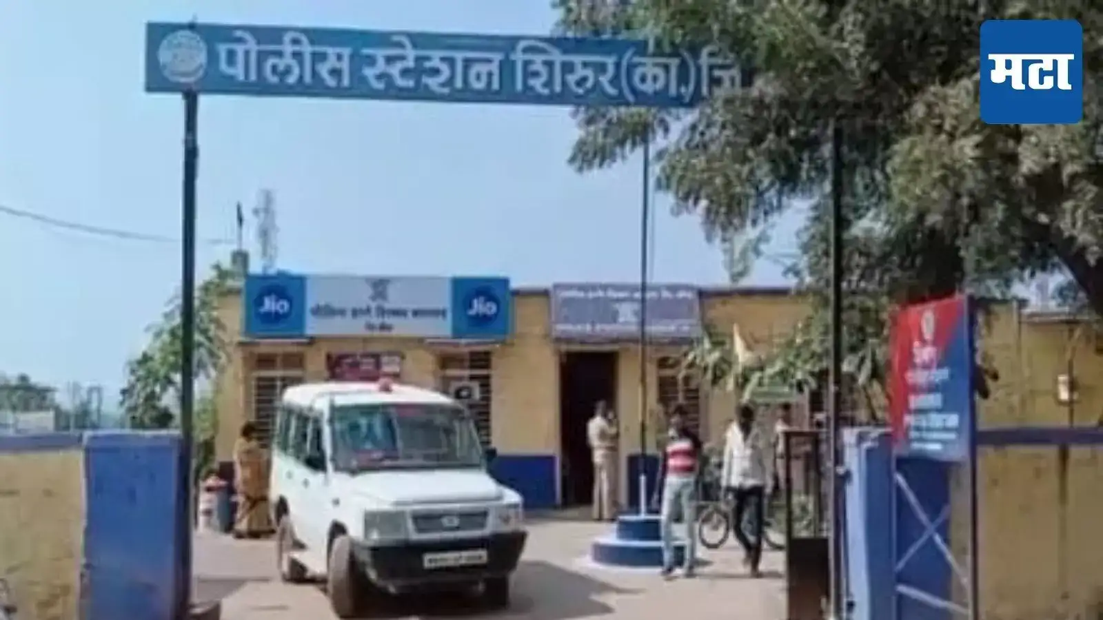 तोंडावर स्प्रे मारुन अपहरण, नंतर शेतात नेत दोरीने बांधलं; अल्पवयीन मुलीसोबत काय घडलं? बीडमध्ये खळबळ तोंडावर स्प्रे मारुन अपहरण, नंतर शेतात नेत दोरीने बांधलं; अल्पवयीन मुलीसोबत काय घडलं? बीडमध्ये खळबळ