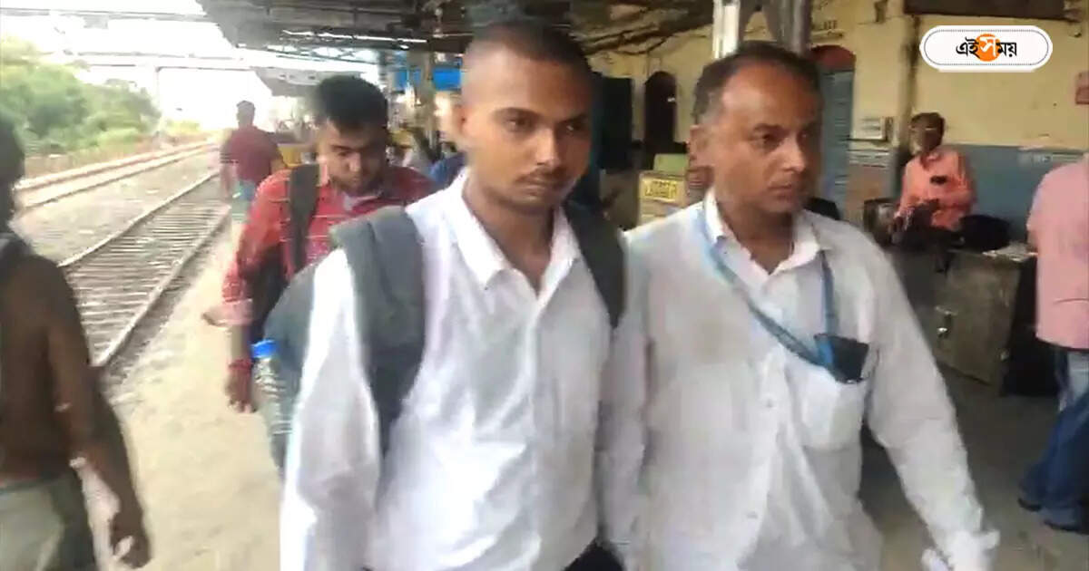Fake TTE : টিকিট পরীক্ষার নামে যাত্রীদের সঙ্গে প্রতারণার ছক, জালে এবার ভুয়ো টিটিই – fake railway ticket examiner caught from naihati station