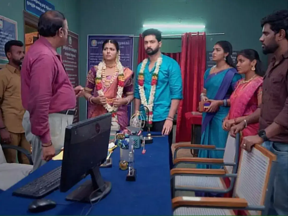 Karthigai Deepam: கல்யாண நாள் சந்தோஷத்தில் மீனாட்சி.. புது பொண்டாட்டியுடன் வந்த ஆனந்த் - கார்த்திகை தீபம் இன்றைய எபிசோட் அப்டேட்.! 