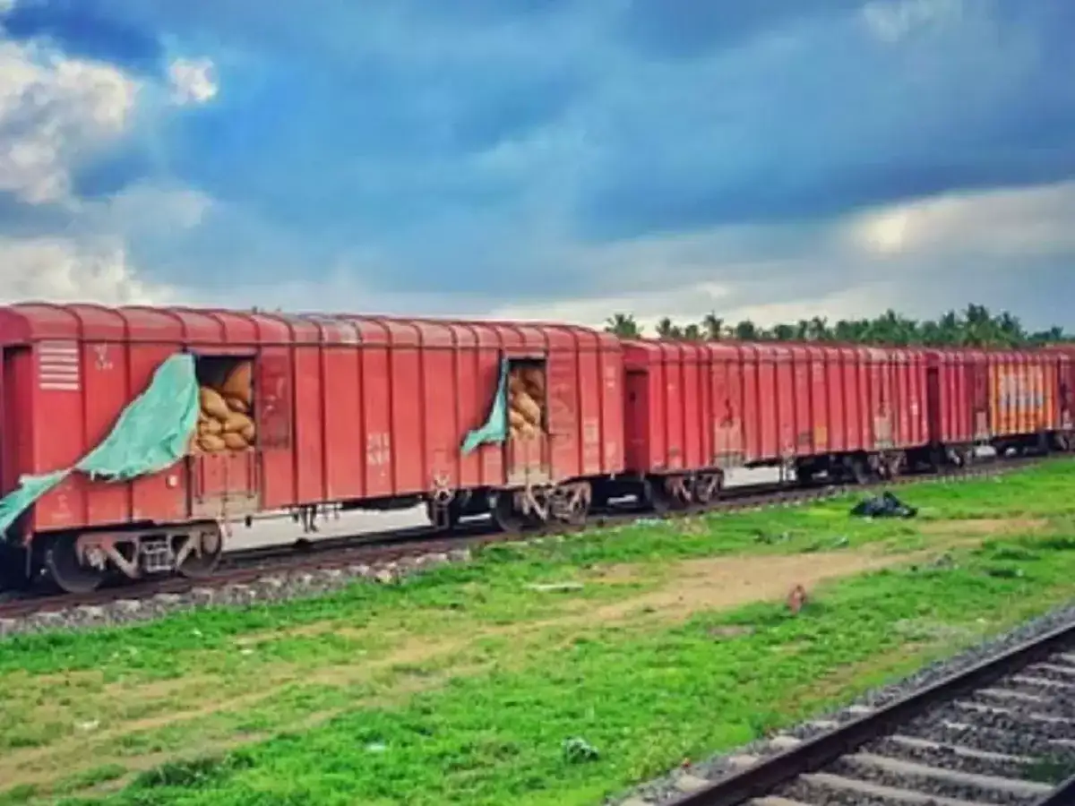 சரக்கு போக்குவரத்து.. இந்திய ரயில்வேக்கு கொள்ளை லாபம்! 