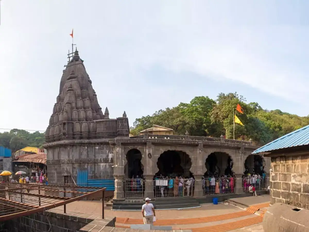 भीमाशंकरला दर्शनासाठी जाताय? मग वाचा ही बातमी, मंदिर प्रशासनाने घातली या गोष्टीवर बंदी भीमाशंकरला दर्शनासाठी जाताय? मग वाचा ही बातमी, मंदिर प्रशासनाने घातली या गोष्टीवर बंदी