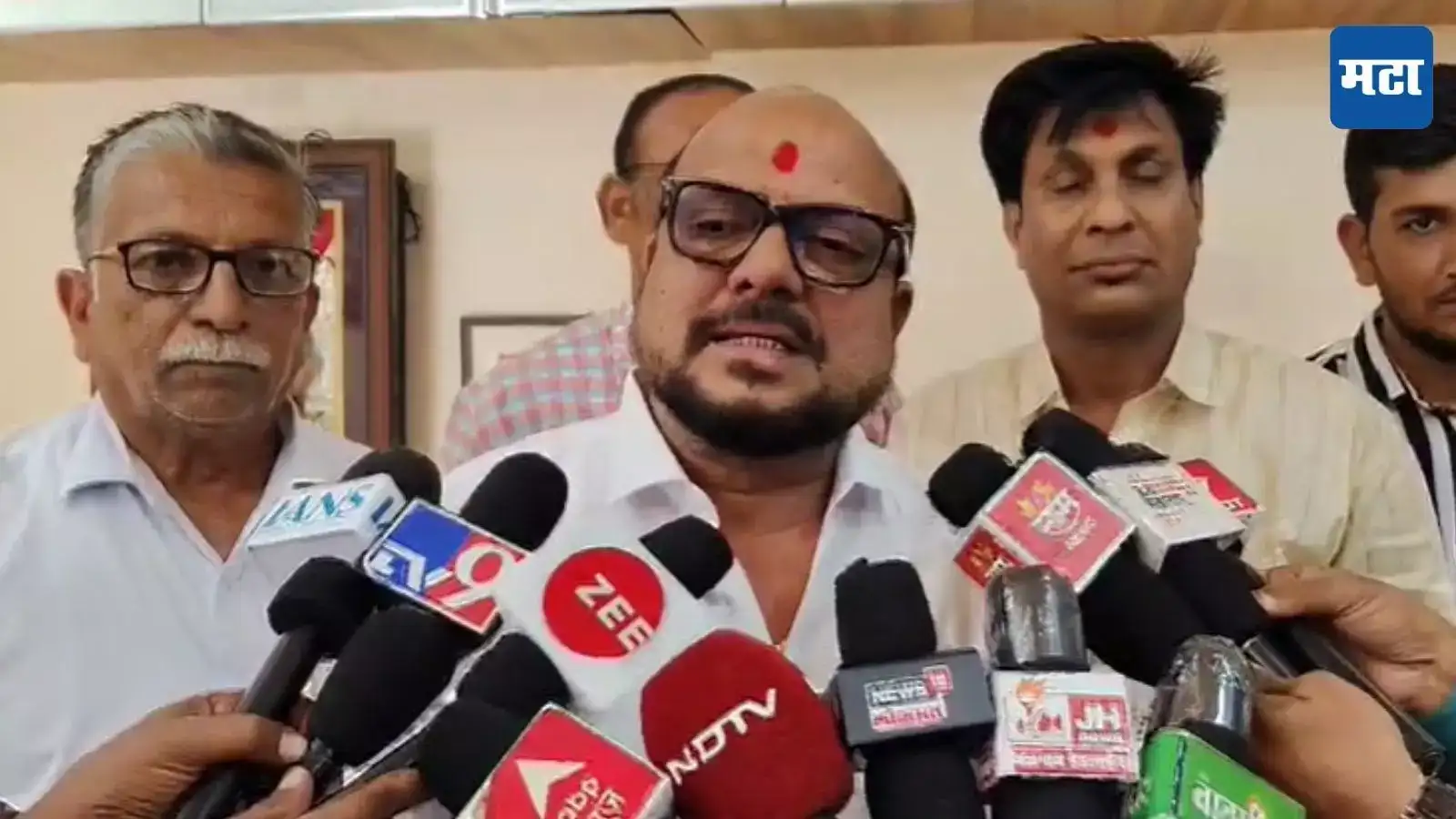 Gulabrao Patil : ‘निवडणुकीआधी एकनाथ शिंदे यांच्यासोबत बैठक’, मंत्री गुलाबराव पाटील यांचा गुलाबराव देवकर यांच्याबाबत मोठा गौप्यस्फोट Gulabrao Patil : ‘निवडणुकीआधी एकनाथ शिंदे यांच्यासोबत बैठक’, मंत्री गुलाबराव पाटील यांचा गुलाबराव देवकर यांच्याबाबत मोठा गौप्यस्फोट