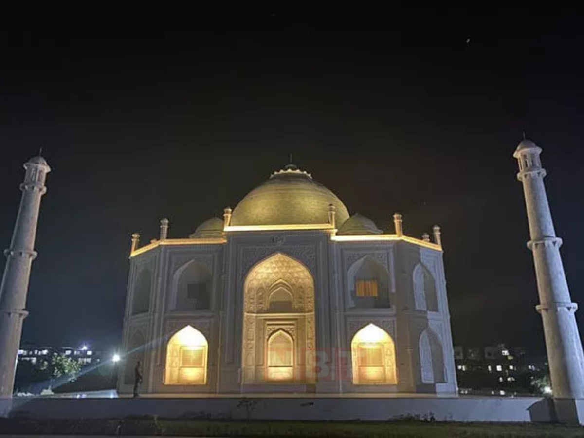 Taj Mahal : मध्यप्रदेश में पत्नी के लिए बनवाया मिनी ताजमहल, 4Bhk आशियाना बना प्यार की मिसाल 6 Mp Burhanpur Tajmahal,Mp News : बुरहानपुर में पति ने अपनी पत्नी को गिफ्ट में दिया 'ताजमहल', देखिए तस्वीरें - Husband Gifted Taj Mahal Like House To His Wife In Burhanpur Madhya Pradesh -