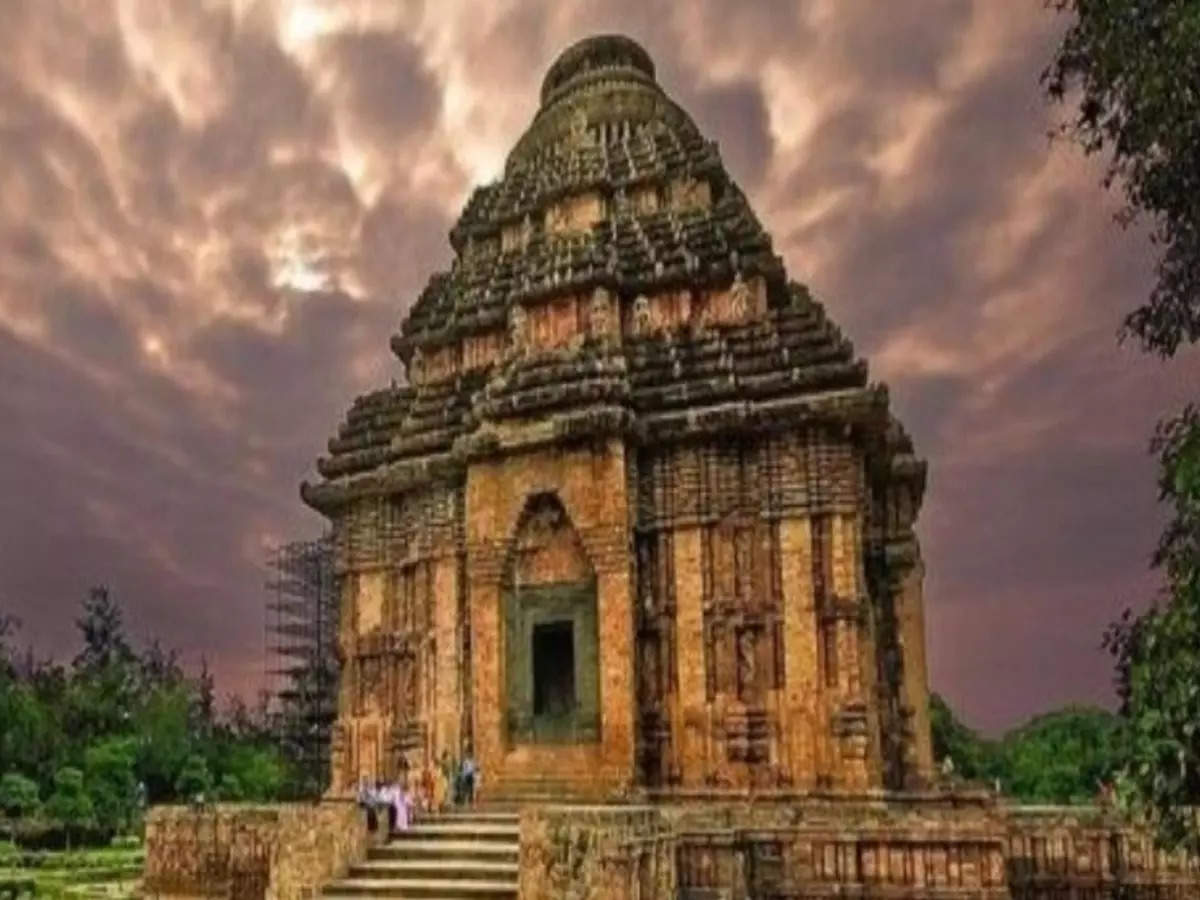 पुरी में स्थित कोणार्क सूर्य मंदिर का इतिहास और रहस्य क्या है, किसने बनवाया, Konark Surya Mandir Temple History in hindi, Magnet bermuda triangle mystery, Facts, Architecture