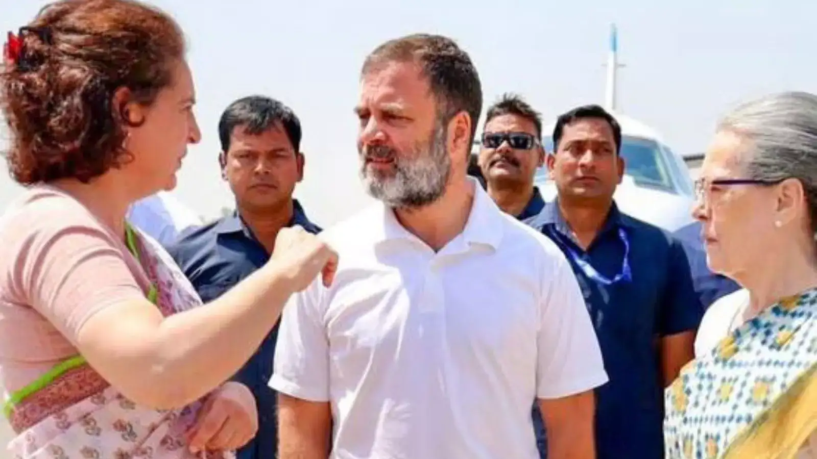 கார்.. வீடு.. எதுவும் இல்லீங்க.. கடன் எவ்ளோ இருக்கு பாருங்க.. மொத்த சொத்தே இதுதான்.. கையை விரித்த ராகுல்காந்தி! 