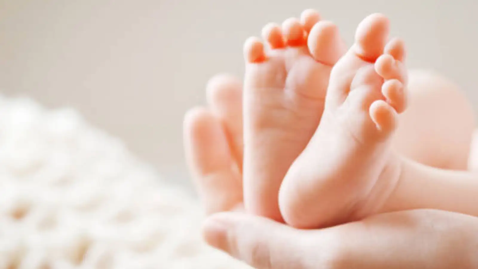 கோவை அருகே தண்டவாளத்தில் கிடந்த 6 மாத குழந்தையின் சடலம்.. விசாரணையின் பகீர் தகவல்! 