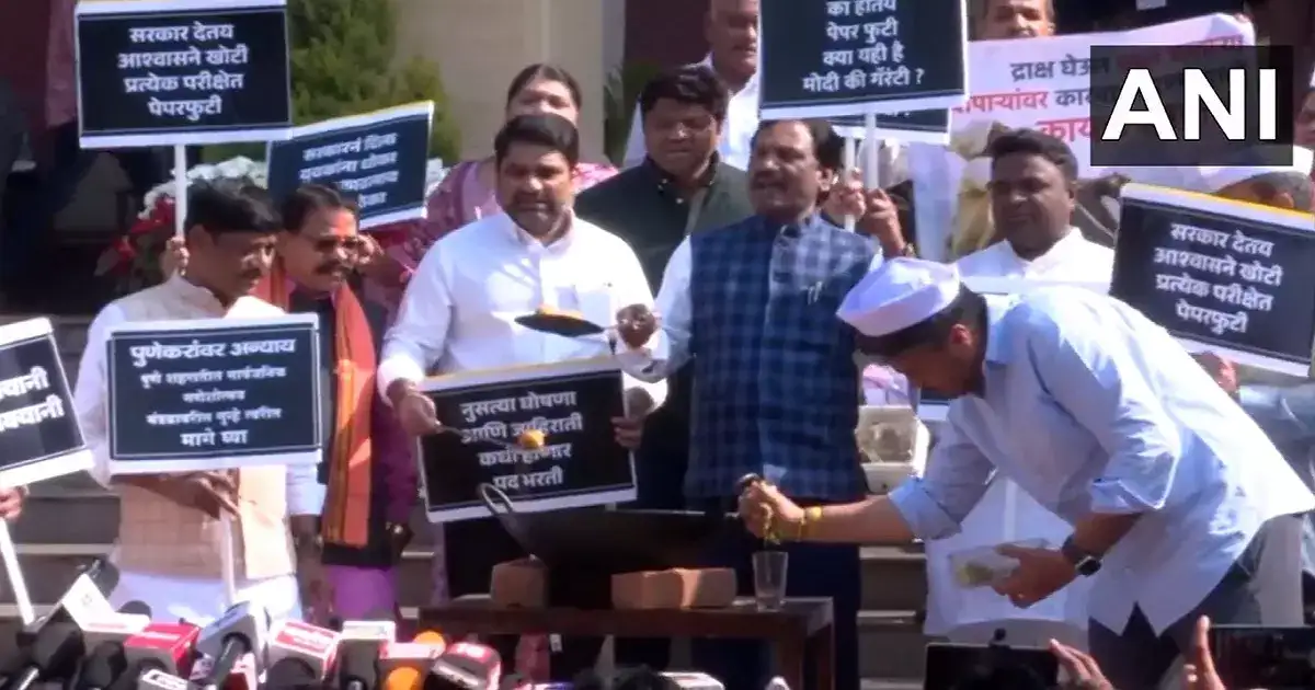भरती, पेपरफुटी आणि बेरोजगारी, सरकारने काय दिवे लावले? विरोधकांनी अजितदादांना घेरलं भरती, पेपरफुटी आणि बेरोजगारी, सरकारने काय दिवे लावले? विरोधकांनी अजितदादांना घेरलं