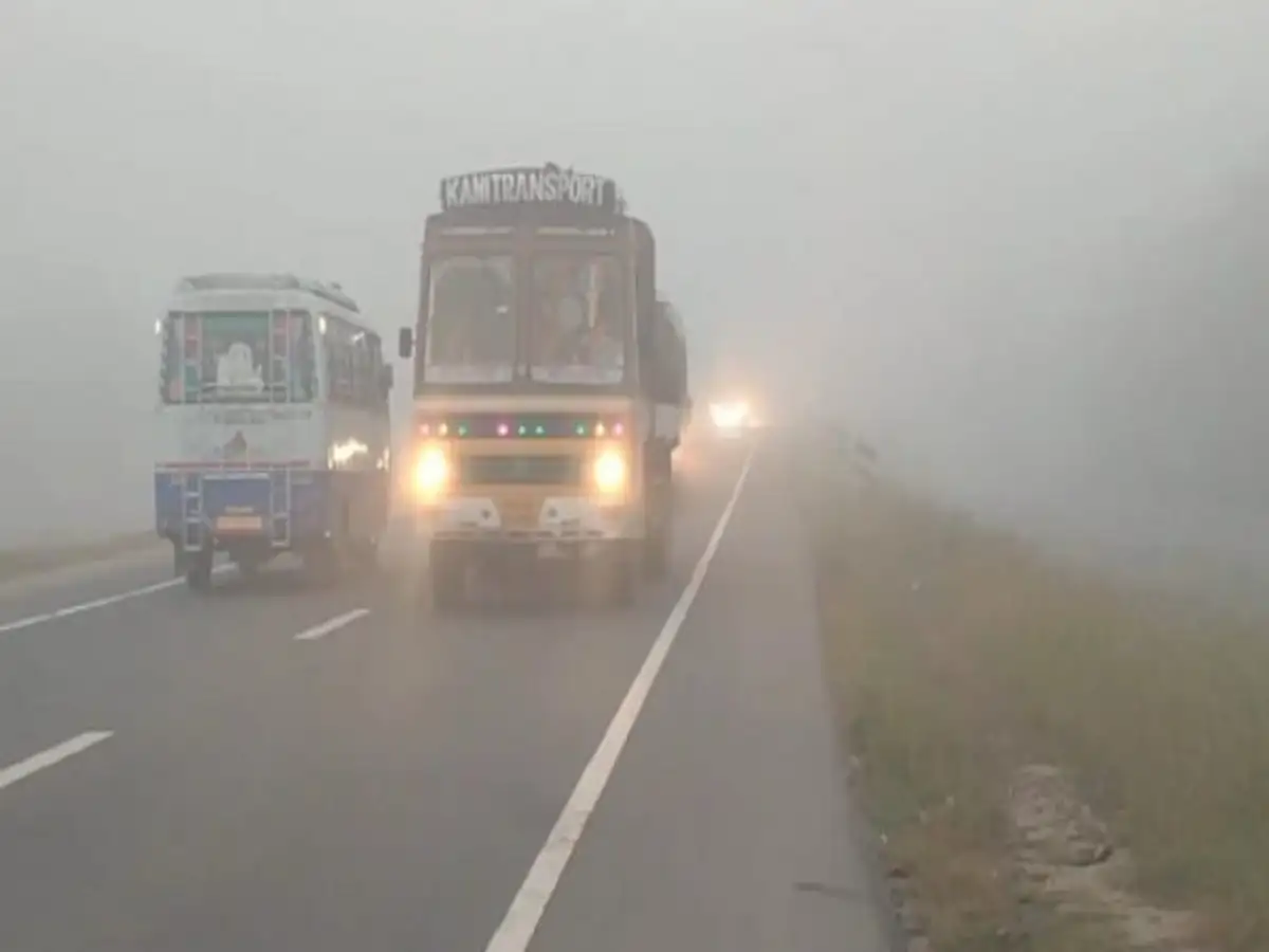 சேலம் ஆத்தூர் அருகே உள்ள தலைவாசல்; கடும் பனி்பொழிவால் வாகன ஓட்டிகள் அவதி! 